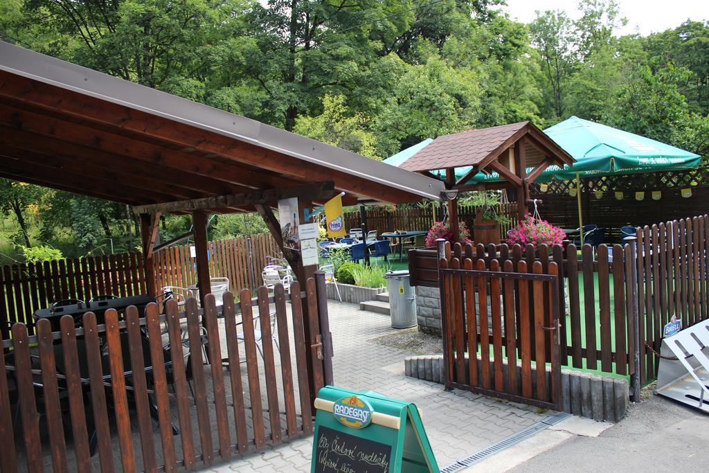 Hotel Saentis Komorní Lhotka 外观 照片